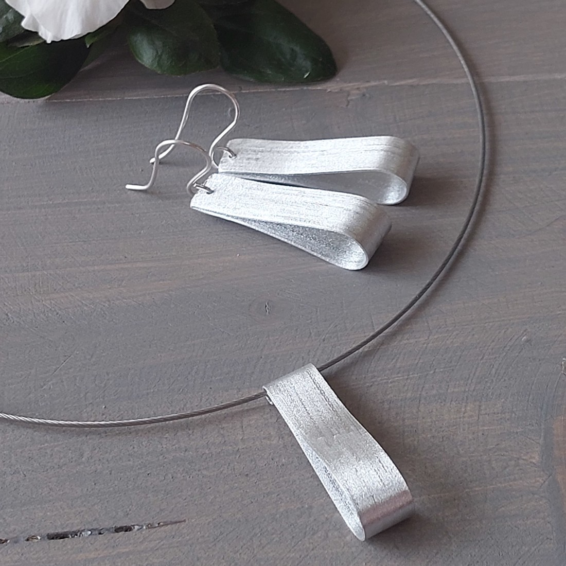 Minimală în formă de pană din aluminiu - bijuterii - seturi de bijuterii - Artynos.ro Minimală în formă de pană din aluminiu - bijuterii - seturi de bijuterii - Artynos.ro