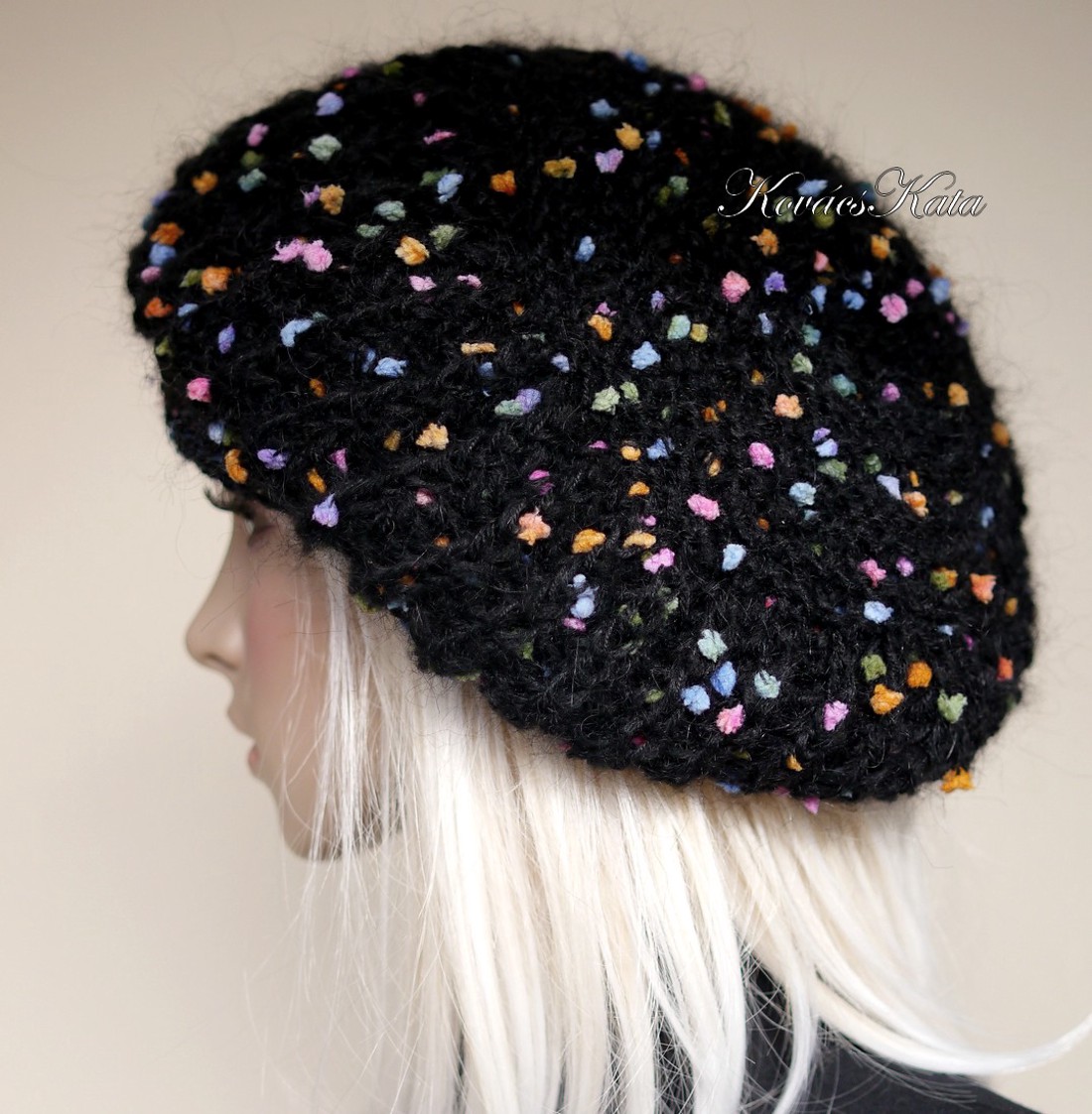 BORBÁLA / color-blocked - pălărie trendy tricotată manual - îmbrăcăminte și modă - eșarfe, pălării, fularuri - căciulă - Artynos.ro