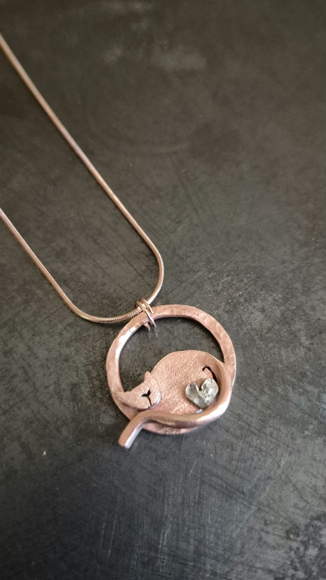 Colier cupru CAT CIRCLE - bijuterii - coliere - coliere cu pandative - Artynos.ro