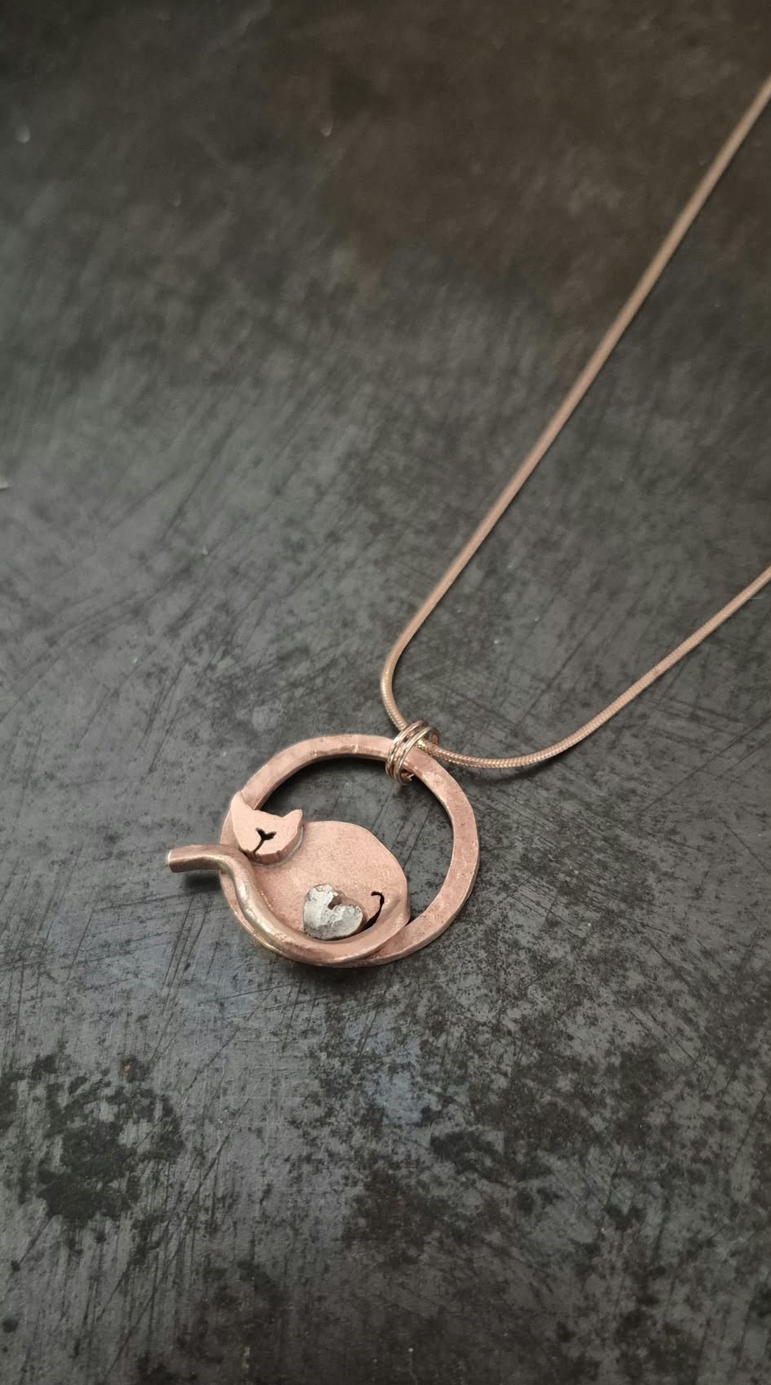 Colier cupru CAT CIRCLE - bijuterii - coliere - coliere cu pandative - Artynos.ro