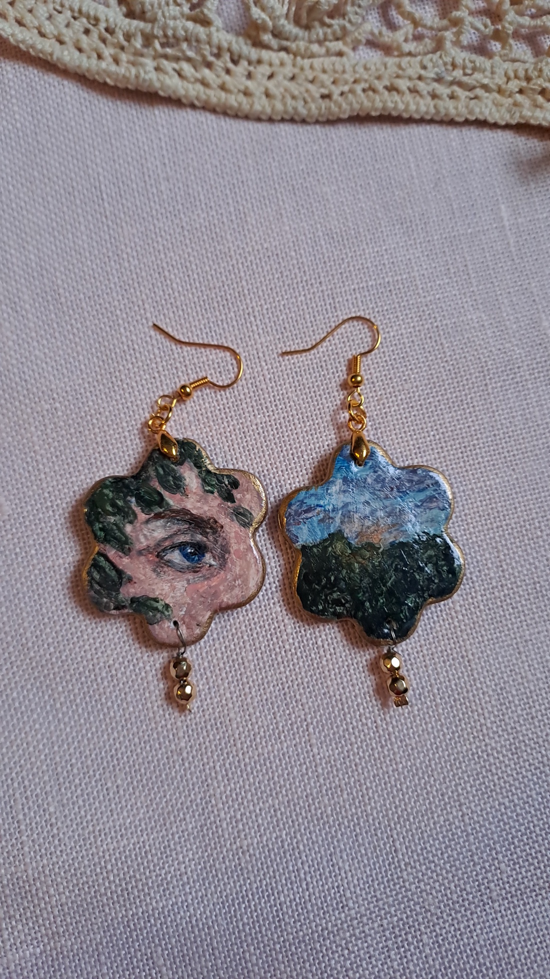 Cercei pictați manual - bijuterii - cercei lungi - Artynos.ro Cercei pictați manual - bijuterii - cercei lungi - Artynos.ro