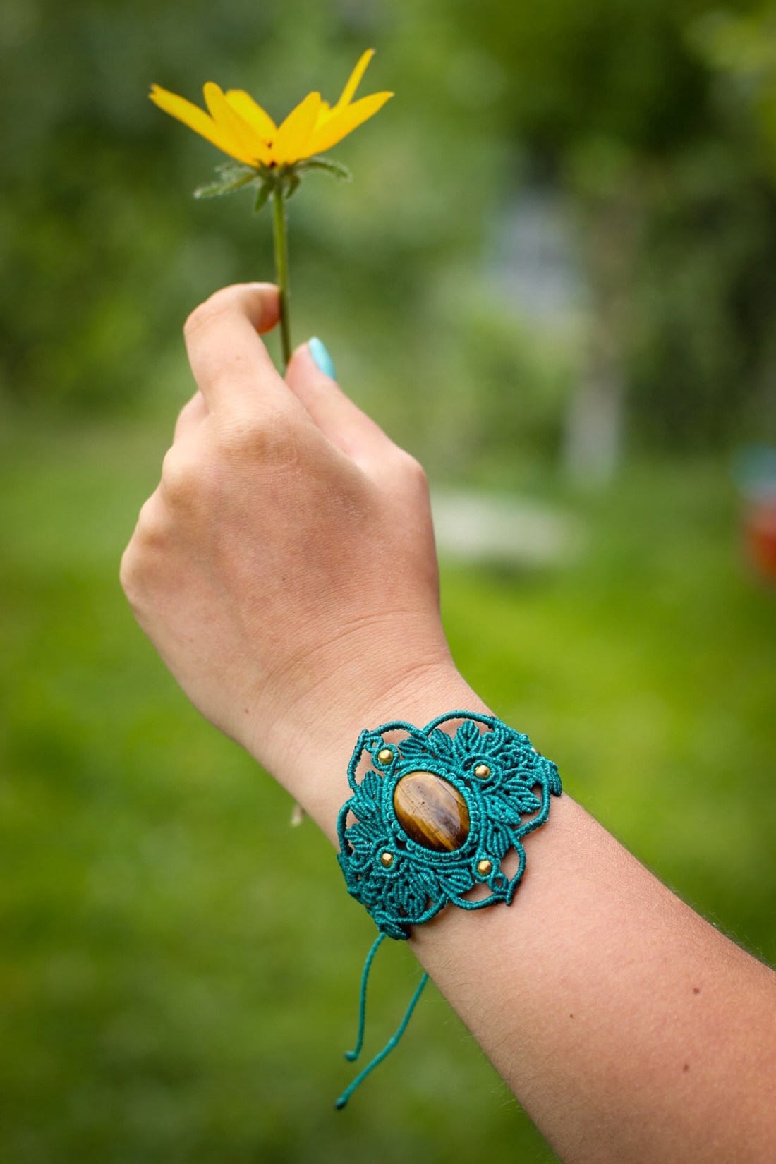 Brățară micromacrame boho cu Ochi de Tigru - Beyond being - bijuterii - brățări - brățări din pietre semiprețioase - Artynos.ro