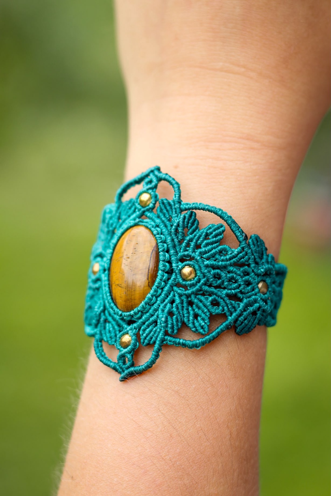 Brățară micromacrame boho cu Ochi de Tigru - Beyond being - bijuterii - brățări - brățări din pietre semiprețioase - Artynos.ro