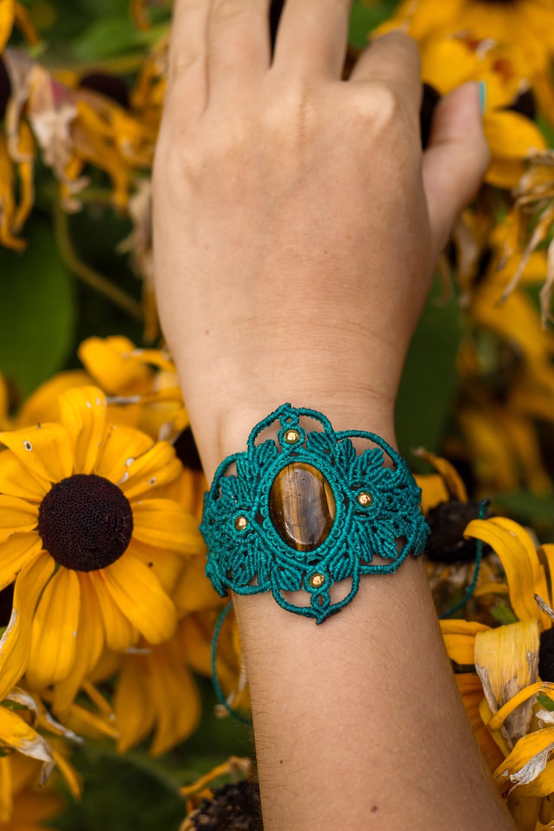 Brățară micromacrame boho cu Ochi de Tigru - Beyond being - bijuterii - brățări - brățări din pietre semiprețioase - Artynos.ro
