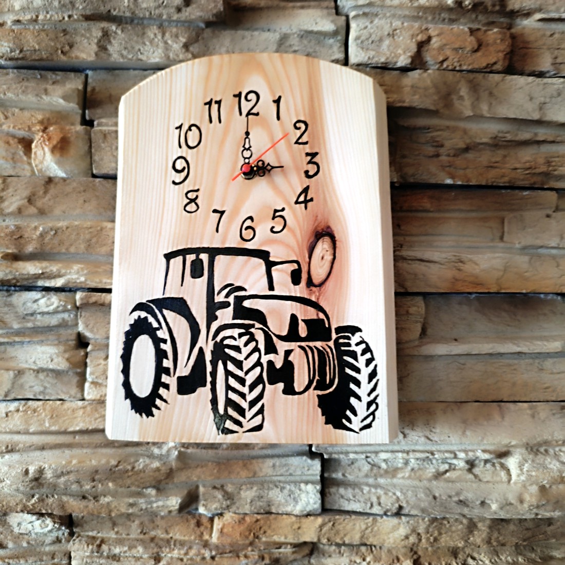 Ceas de perete cu tractor din lemn - - Artynos.ro Ceas de perete cu tractor din lemn - - Artynos.ro