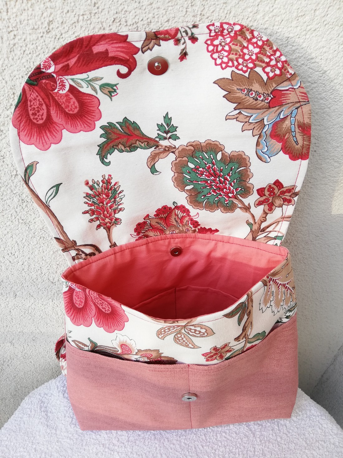Rucsac cu model de flori pentru femei - geantă și husă - rucsacuri - rucsac damă, rucsac bărbați - Artynos.ro Rucsac cu model de flori pentru femei - geantă și husă - rucsacuri - rucsac damă, rucsac bărbați - Artynos.ro