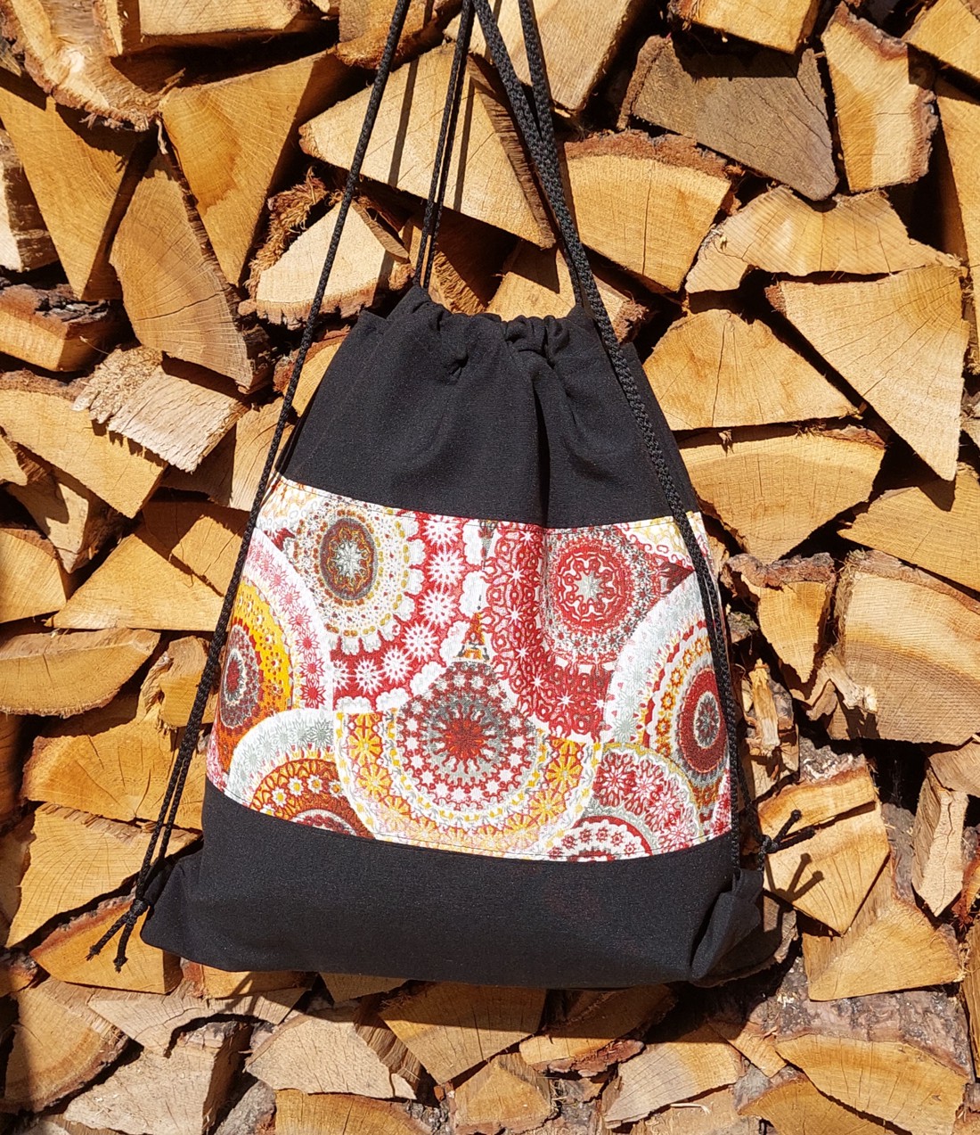Rucsac/sac negru cu migdale - geantă și husă - rucsacuri - genți de gimnastică - Artynos.ro Rucsac/sac negru cu migdale - geantă și husă - rucsacuri - genți de gimnastică - Artynos.ro