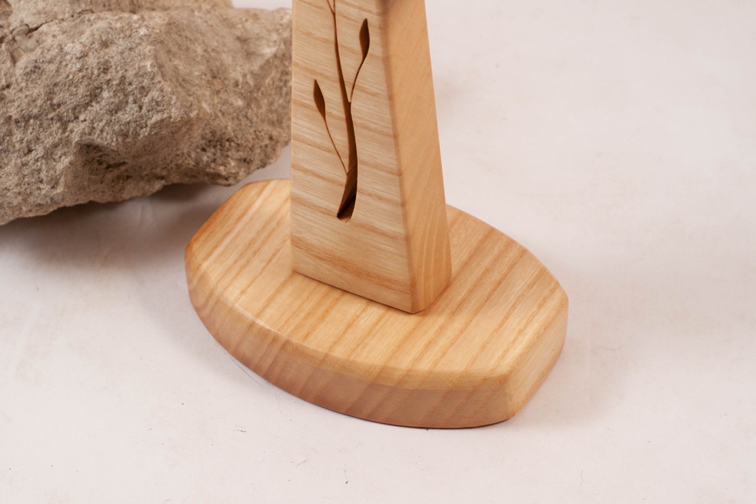 Cruce de lemn pe piedestal cu model, cruce de masă - casă & stil de viață - obiecte religioase și de devoțiune - cruce - Artynos.ro Cruce de lemn pe piedestal cu model, cruce de masă - casă & stil de viață - obiecte religioase și de devoțiune - cruce - Artynos.ro