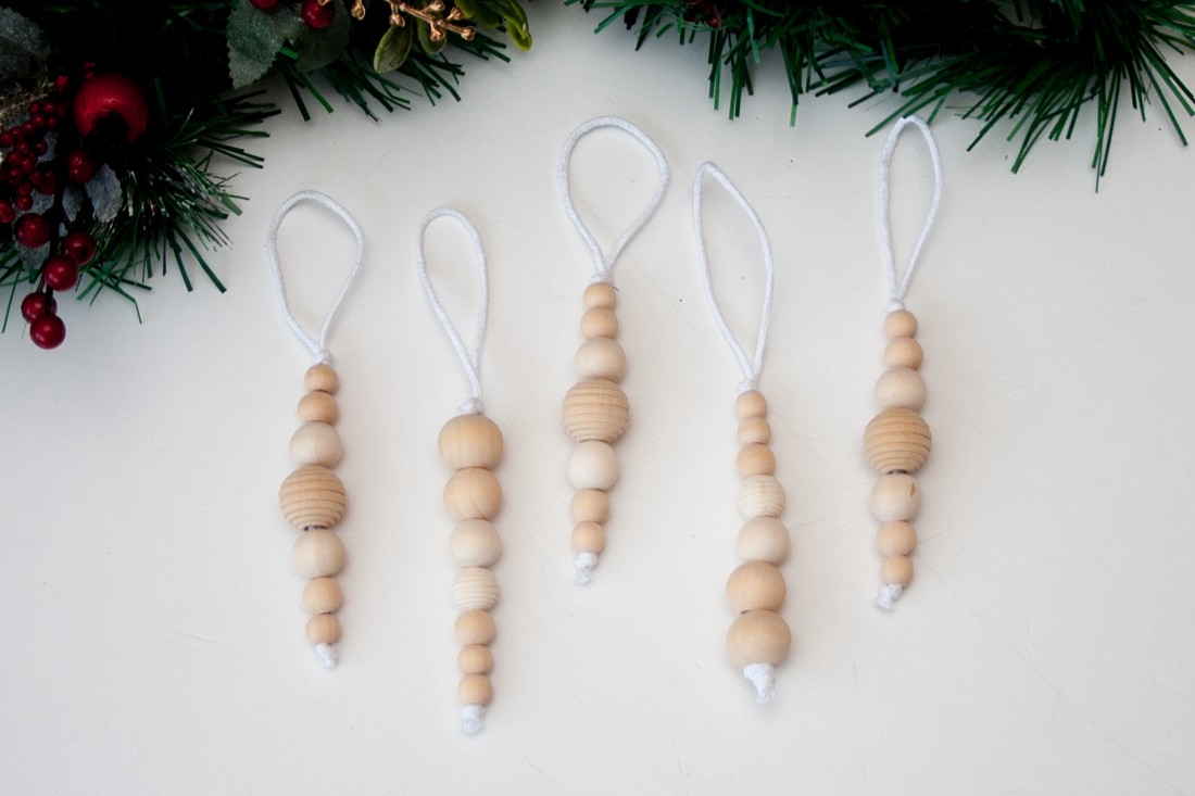 Ornamente din lemn pentru pomul de Crăciun 5 bucăți - Mistletoe -  - Artynos.ro