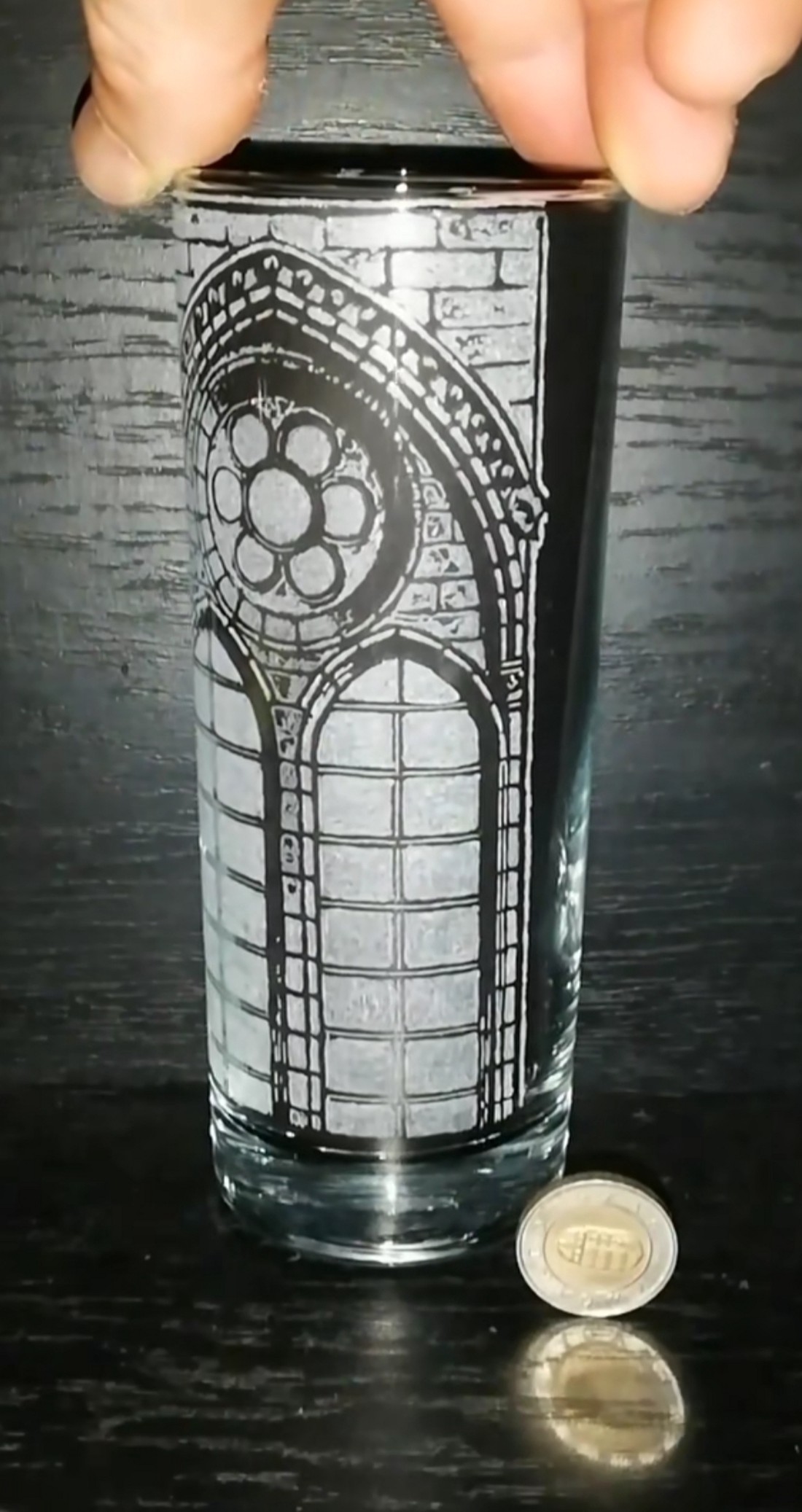 Pahar cu model de fereastră gotică  -  - Artynos.ro