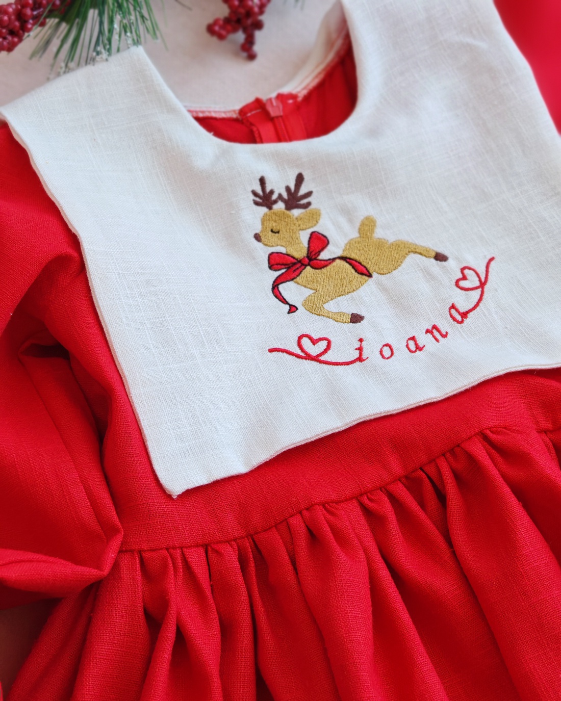 Rochie Rosie Personalizata cu Broderie - îmbrăcăminte și modă - haine bebeluși și copii - rochii fetițe - Artynos.ro