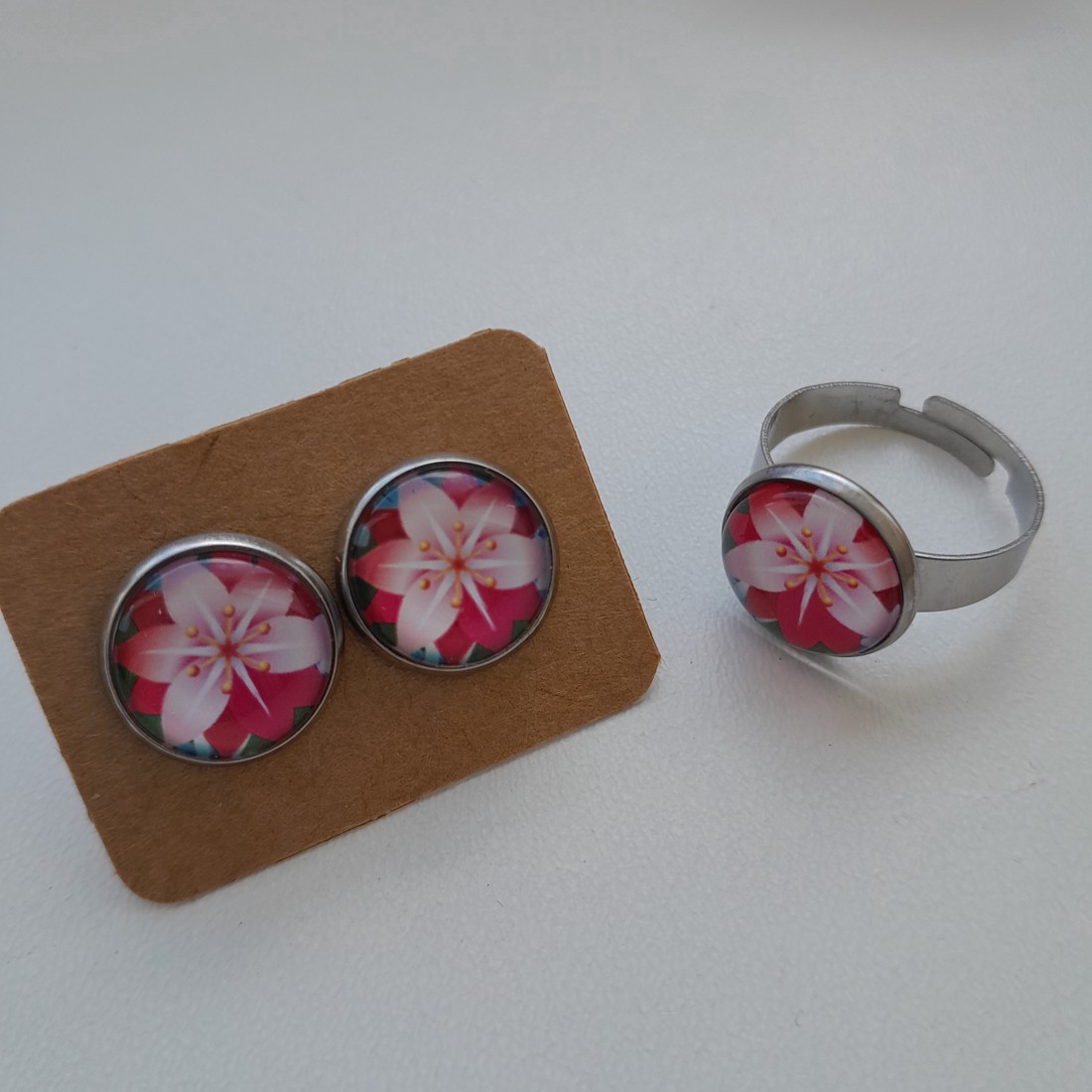 Bijuterii cu lentile florale din sticlă - in cutie cadou - - Artynos.ro Bijuterii cu lentile florale din sticlă - in cutie cadou - - Artynos.ro