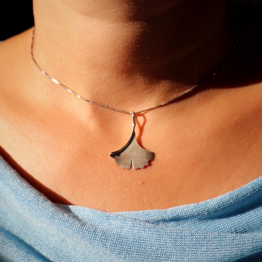 Ginkgo biloba, pandantiv din argint mat pentru femei (EGK.10) - - Artynos.ro Ginkgo biloba, pandantiv din argint mat pentru femei (EGK.10) - - Artynos.ro