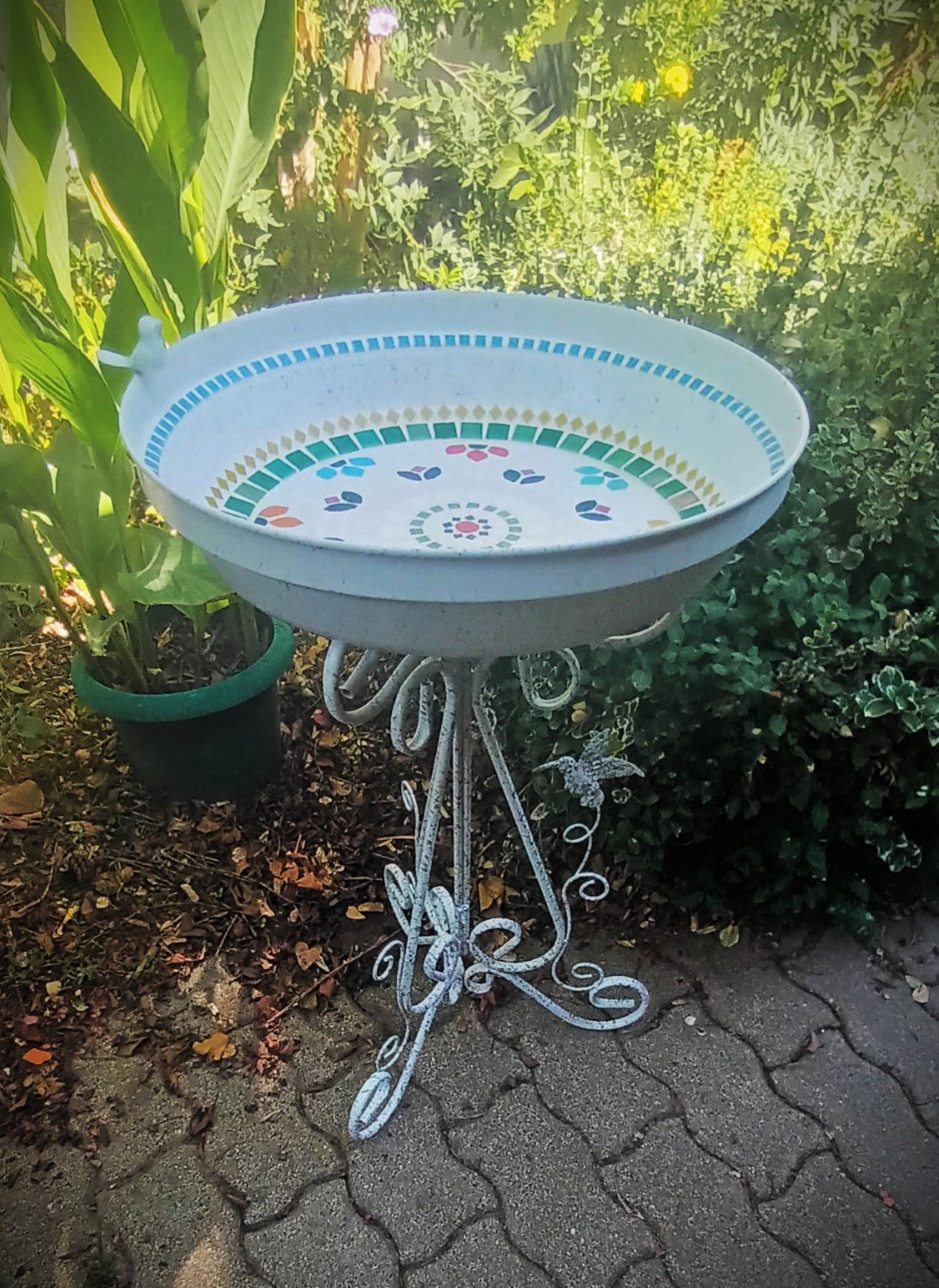 REKREDENC - Adăpătoare mare pentru păsări cu mozaic sau fântână de grădină cu mozaicuri irizate și decorațiuni cu păsări - casă & stil de viață - accesorii de grădină - hrănitoare pentru păsări - Artynos.ro