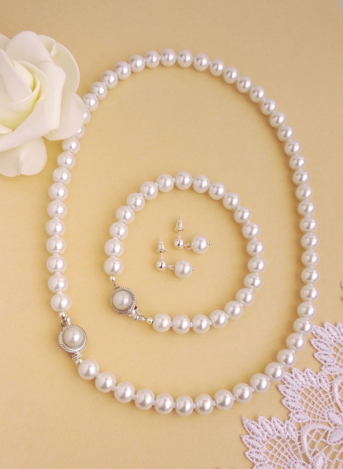 set de bijuterii clasic cu perle - accesorii nuntă - bijuterii mireasă - set bijuterii de mireasă - Artynos.ro set de bijuterii clasic cu perle - accesorii nuntă - bijuterii mireasă - set bijuterii de mireasă - Artynos.ro