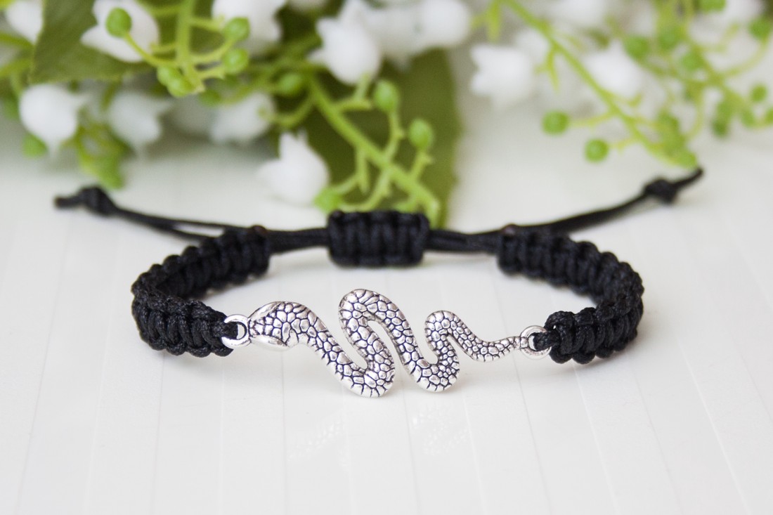 Brățară macramé împletită - Snakeo black - - Artynos.ro Brățară macramé împletită - Snakeo black - - Artynos.ro