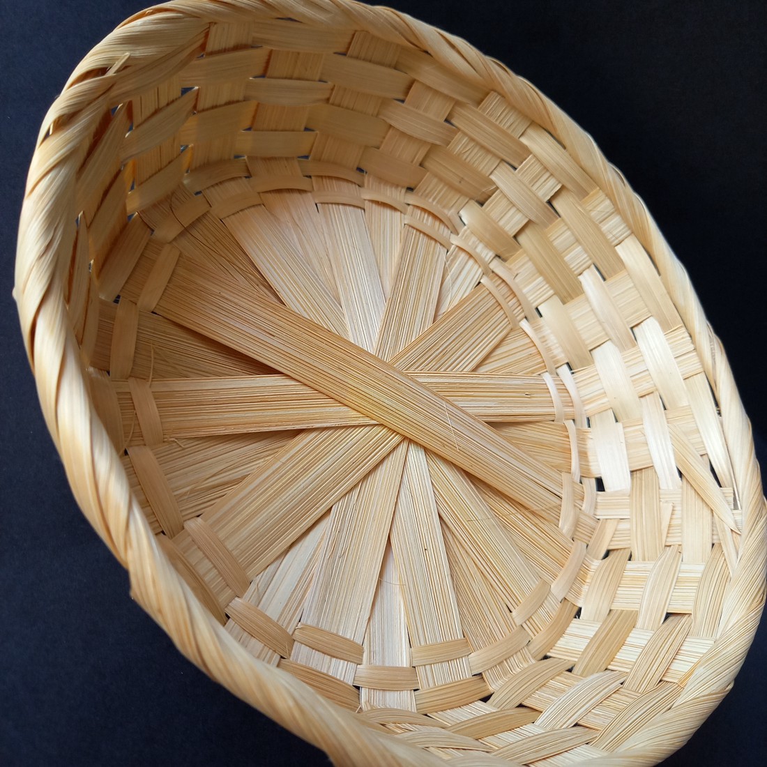 Coșuleț împletit cu diametrul de 20 cm, pentru decorare  -  - Artynos.ro