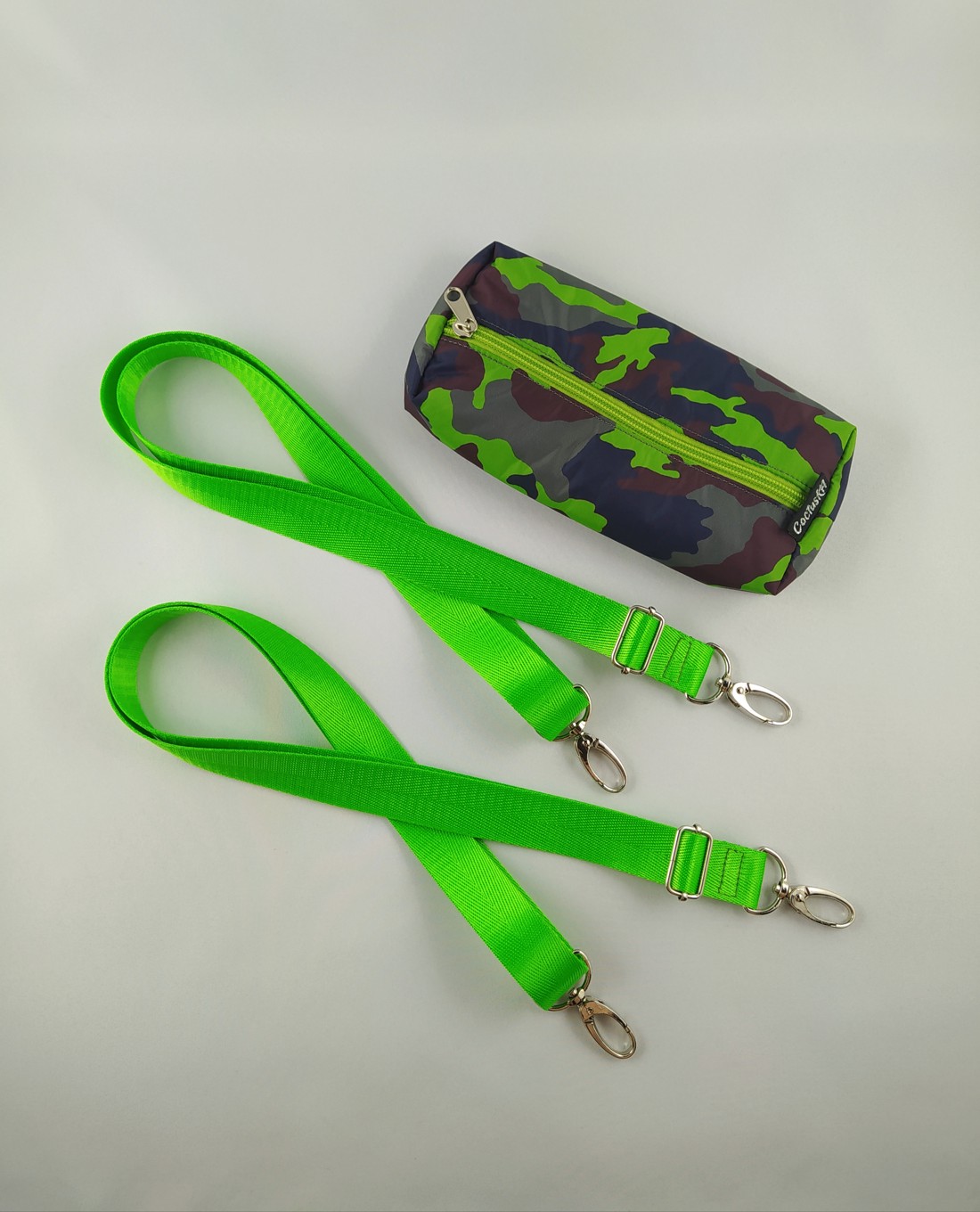 Rucsac / geantă laterală variabilă cu model de camuflaj CactusKA cu interior din plasă - - Artynos.ro Rucsac / geantă laterală variabilă cu model de camuflaj CactusKA cu interior din plasă - - Artynos.ro