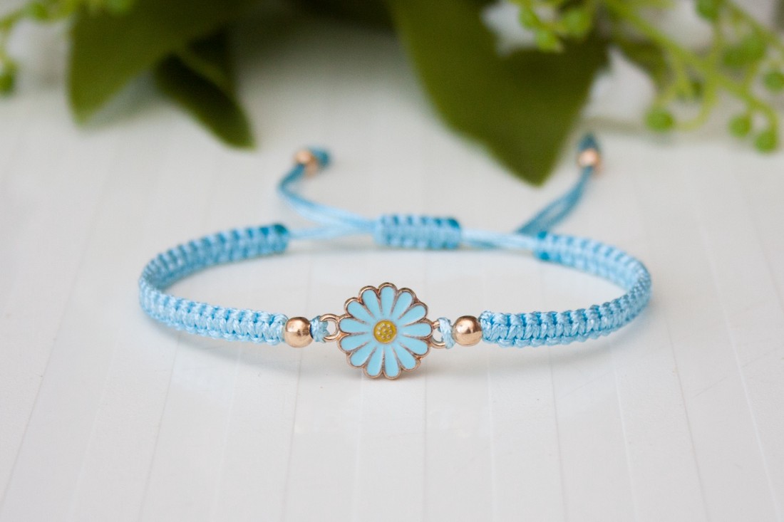 Brățară macramé împletită - Floare albastru deschis -  - Artynos.ro