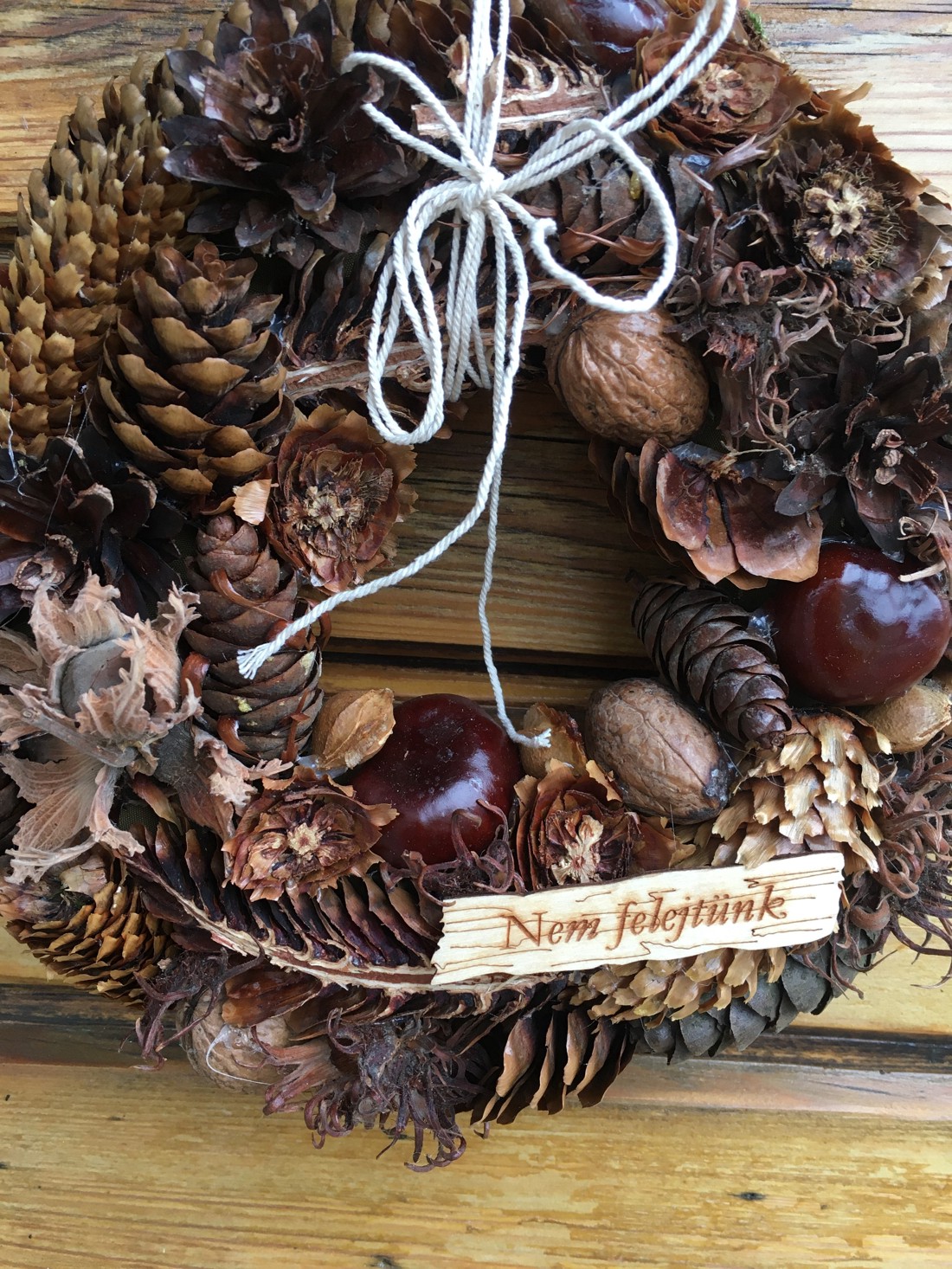 Coroană naturală, ornament funerar cu fructe -  - Artynos.ro