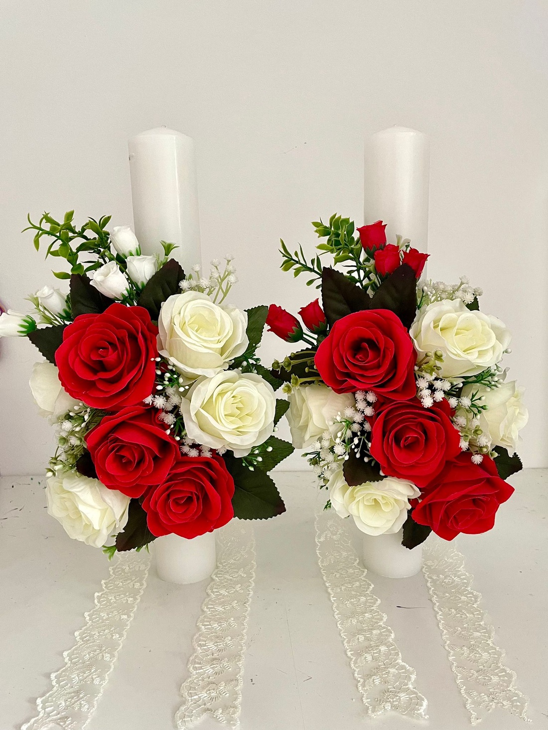 Set 2 lumanari de nunta cu flori artificiale, cod SL31 - accesorii nuntă - materiale decor pentru nuntă - lumânări de nuntă și suport lumânări - Artynos.ro