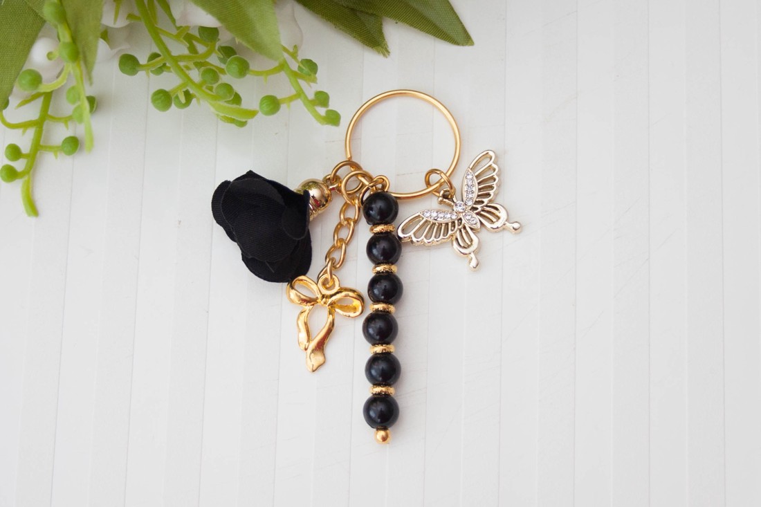 Breloc, decorare geantă - Arc cu fluture și perle - Negru - geantă și husă - accesorii genți - breloc - Artynos.ro