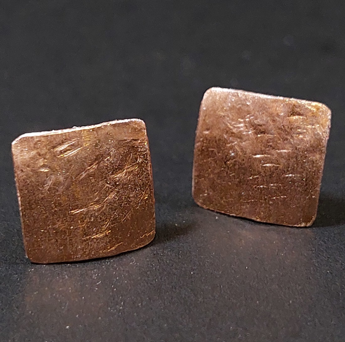 Cercei mini pătrați minimaliști din cupru -  - Artynos.ro Cercei mini pătrați minimaliști din cupru -  - Artynos.ro