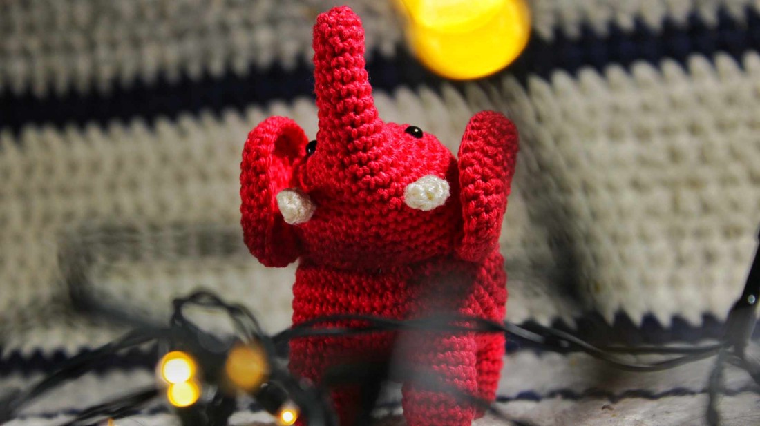 Elefant roșu - - Artynos.ro Elefant roșu - - Artynos.ro