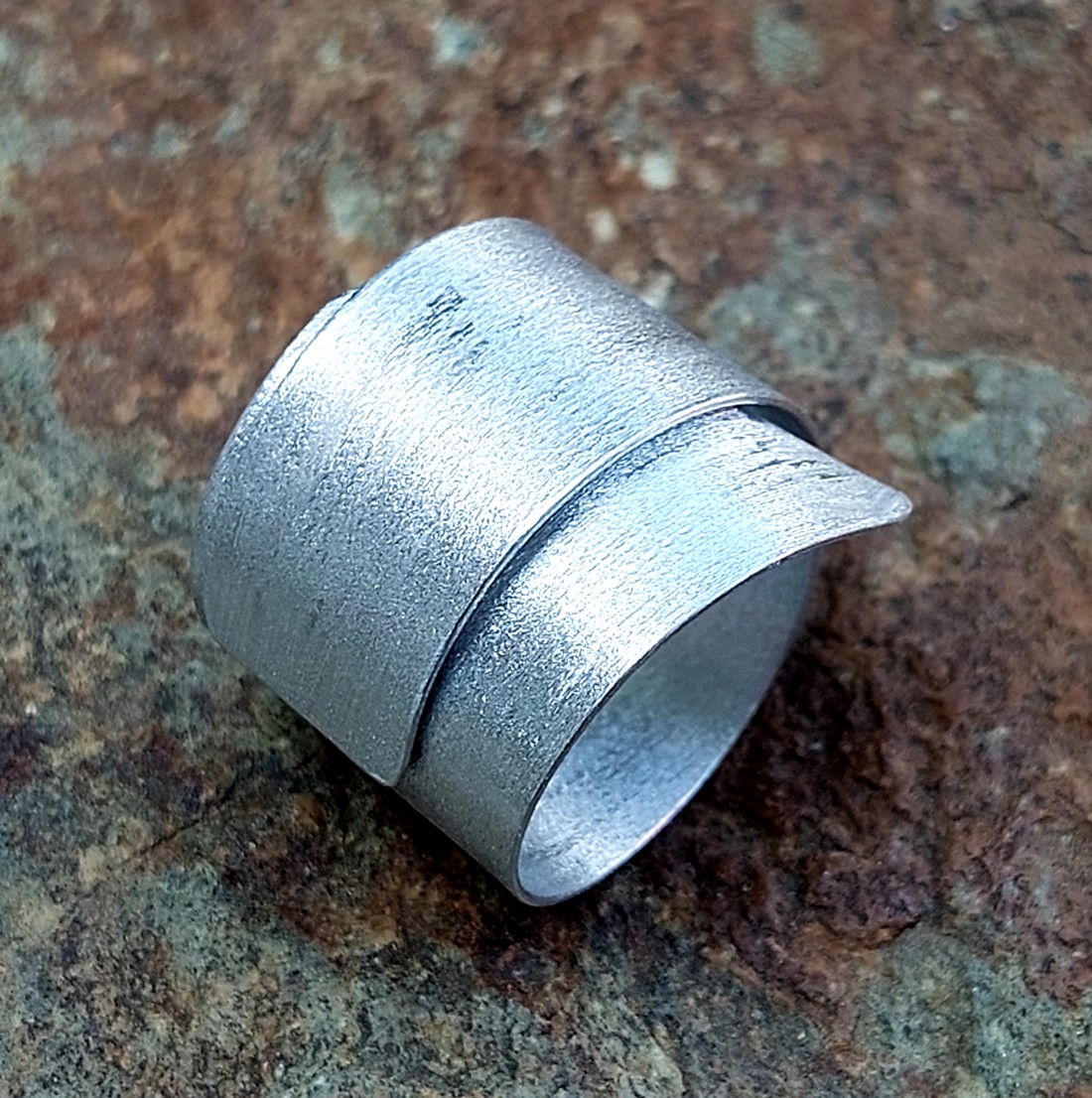 Inel din aluminiu argintiu cu un design curat -  - Artynos.ro Inel din aluminiu argintiu cu un design curat -  - Artynos.ro