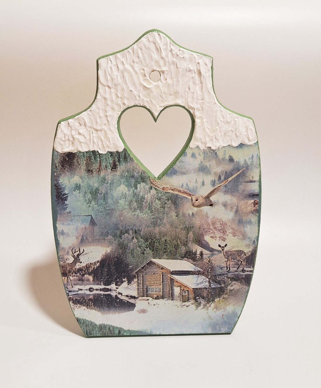 Tablou cu peisaj forestier de iarnă, realizat din lemn � decorațiune rustică de Crăciun -  - Artynos.ro