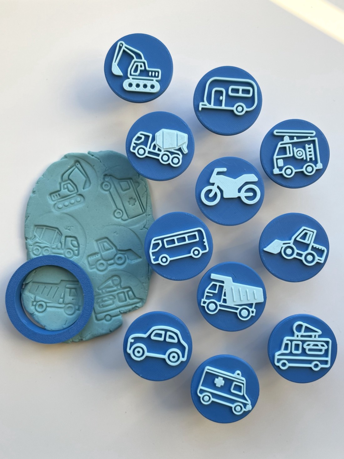 Set de ștampile și forme de prăjituri Gyurma cu vehicule: mașini și utilaje de construcții - jucării și echipamente pentru copii - puzzle, jocuri puzzle - puzzle cu forme - Artynos.ro