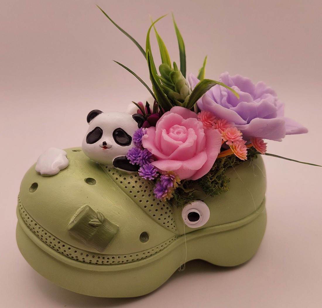 Papuci unici mici din rășină cu panda și flori de săpun -  - Artynos.ro