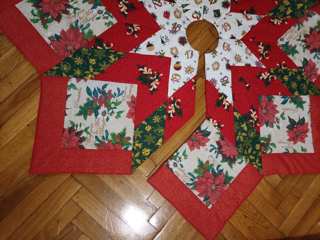 Fustă pentru bradul de Crăciun (patchwork) - - Artynos.ro Fustă pentru bradul de Crăciun (patchwork) - - Artynos.ro