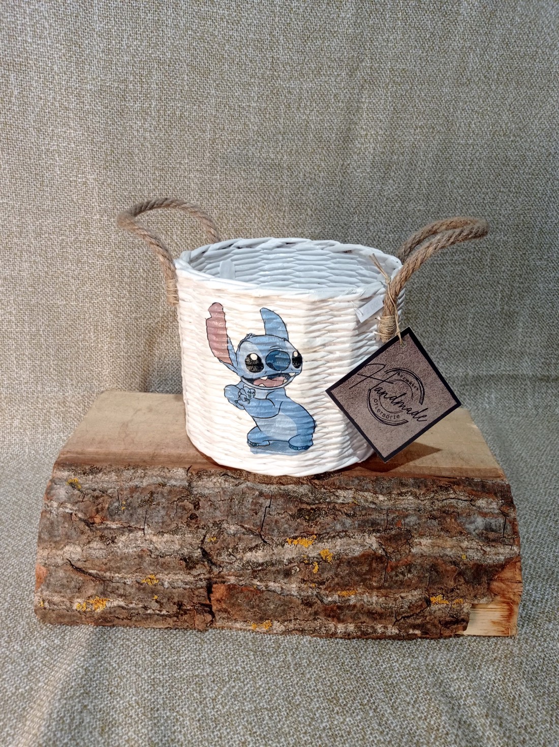 Coș din hârtie țesută cu model Stitch - casă & stil de viață - materiale de depozitare și sortare - coșuri depozitare - Artynos.ro