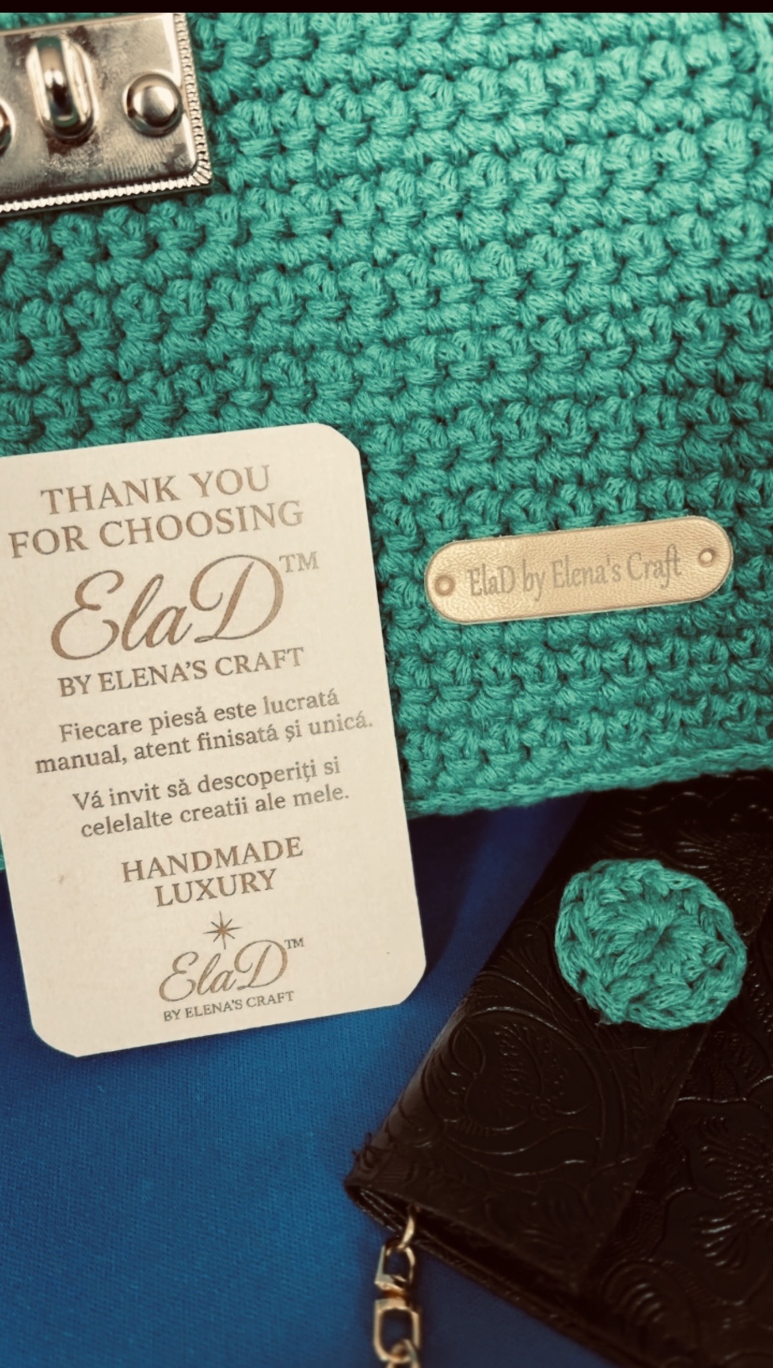 Geantă croșetată manual ElaD� by Elena�s Craft � turcoaz, piele embosată, lanț metalic, set cu portofel - genți și portofele - accesorii genți - breloc - Artynos.ro