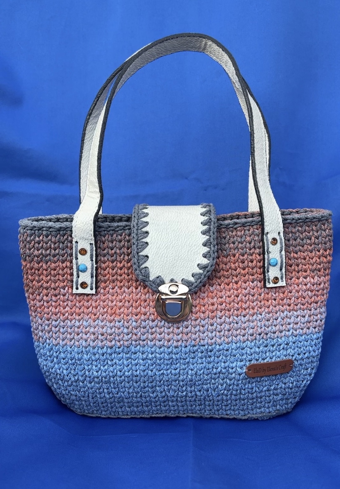 Geantă croșetată handmade cu mânere și clapetă din piele � ElaD by Elena�s Craf - genți și portofele - accesorii genți - breloc - Artynos.ro