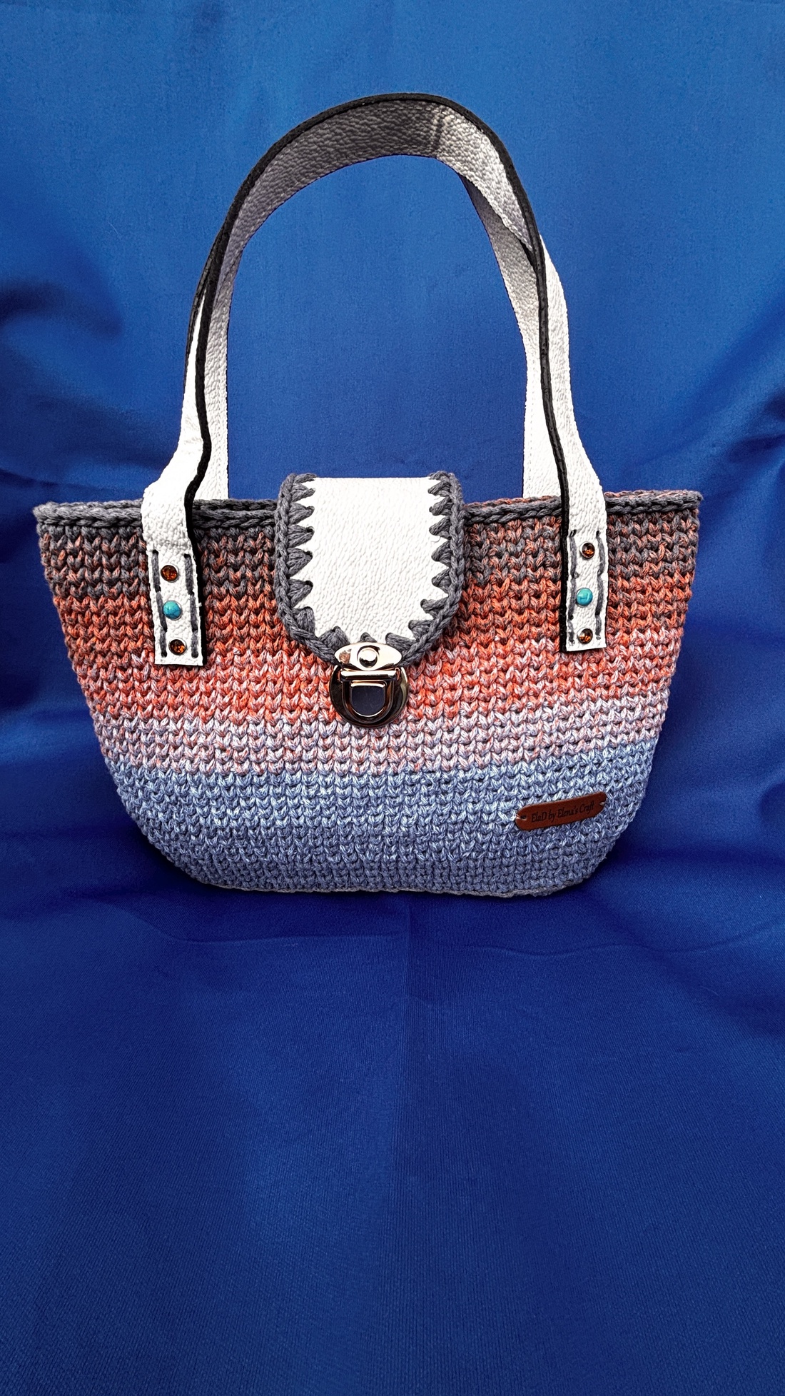 Geantă croșetată handmade cu mânere și clapetă din piele � ElaD by Elena�s Craf - genți și portofele - accesorii genți - breloc - Artynos.ro