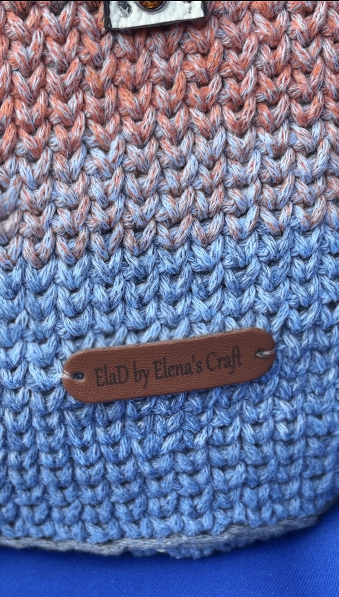 Geantă croșetată handmade cu mânere și clapetă din piele � ElaD by Elena�s Craf - genți și portofele - accesorii genți - breloc - Artynos.ro