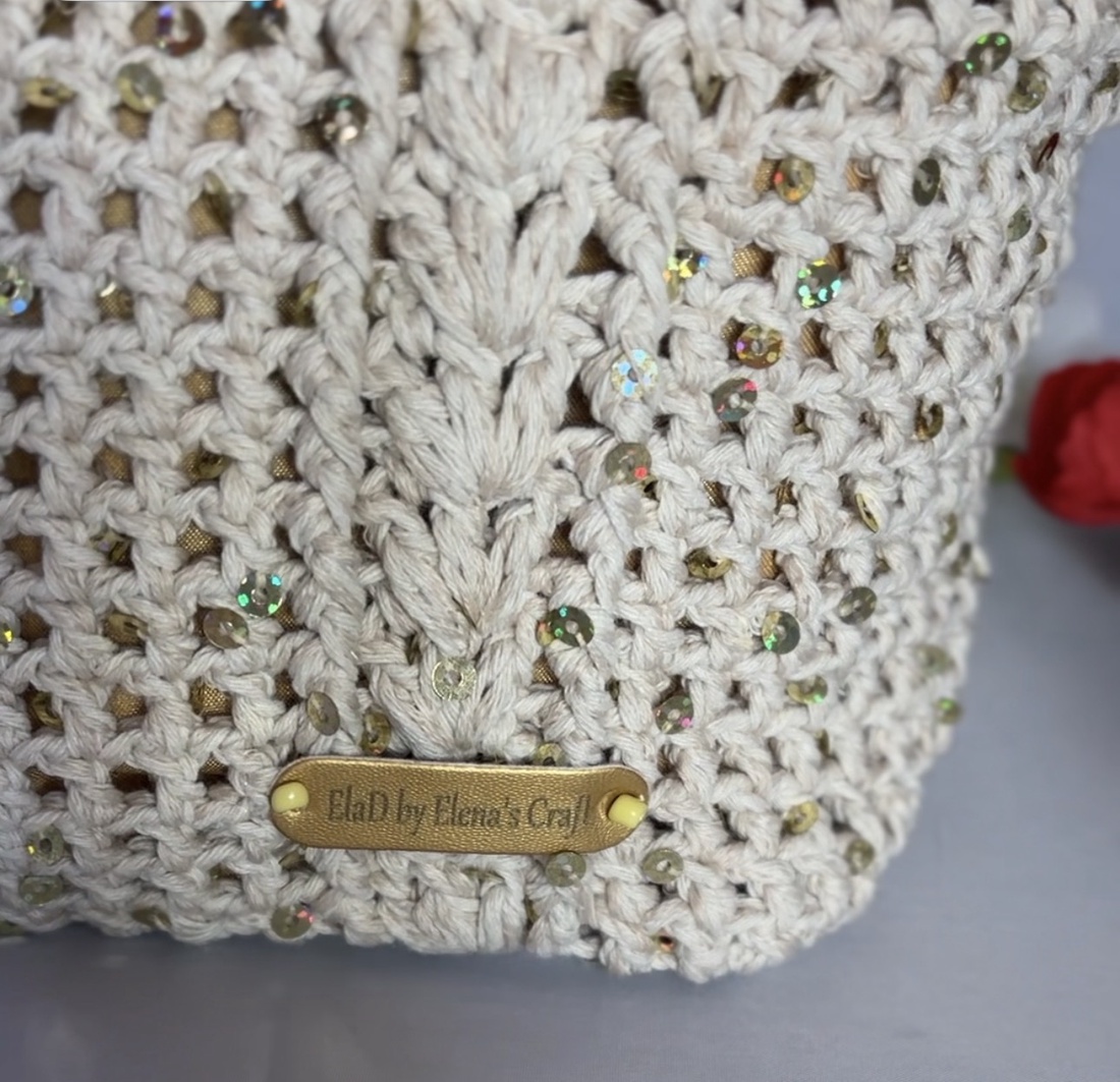 Geantă croșetată handmade cu mânere din bambus � model unicat - genți și portofele - accesorii genți - breloc - Artynos.ro