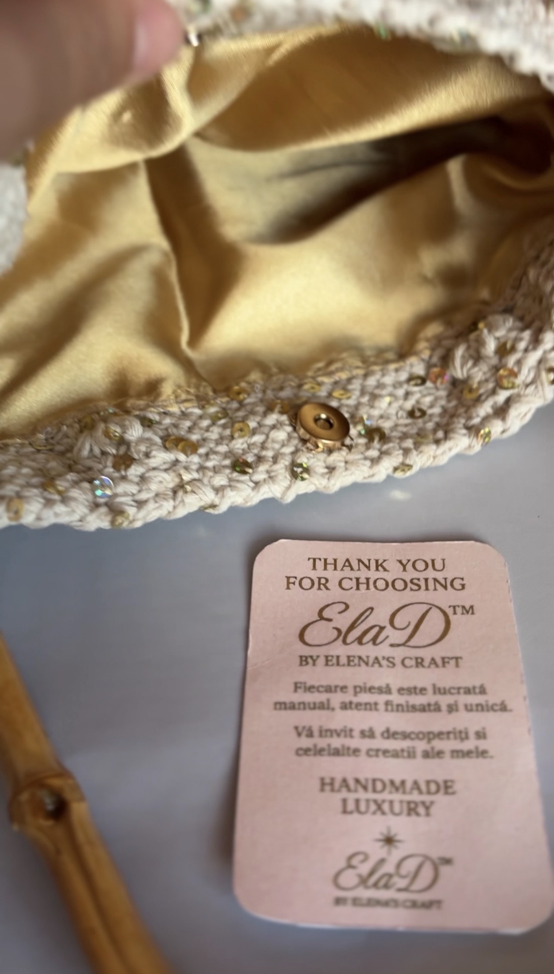 Geantă croșetată handmade cu mânere din bambus � model unicat - genți și portofele - accesorii genți - breloc - Artynos.ro