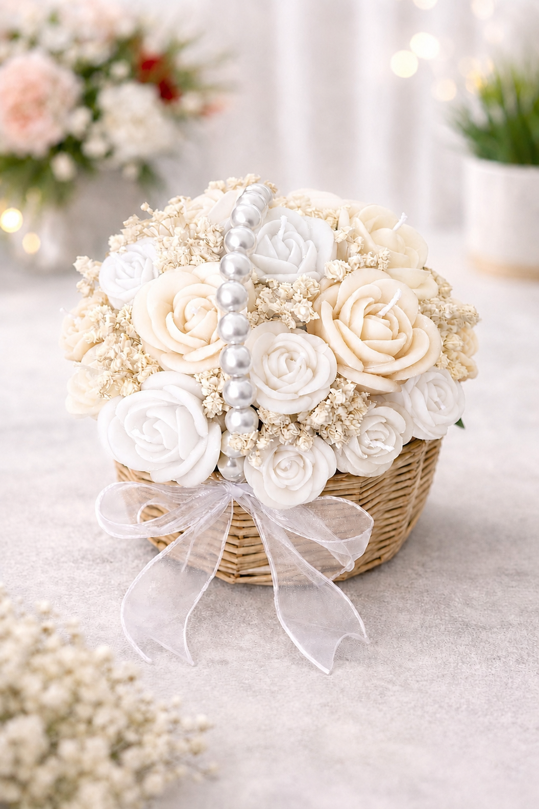 Aranjament floral parfumat din ceara de soia - alb și crem - toartă din perle - elegant- cadou- început de an școlar - casă & stil de viață - lumânări, parfumuri, arome - ceară parfumată - Artynos.ro
