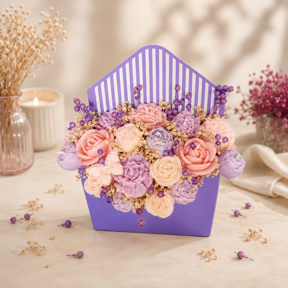 Aranjament floral parfumat din ceara de soia,in cutie tip plic, nuanțe:roz,alb,mov lila - casă & stil de viață - lumânări, parfumuri, arome - ceară parfumată - Artynos.ro