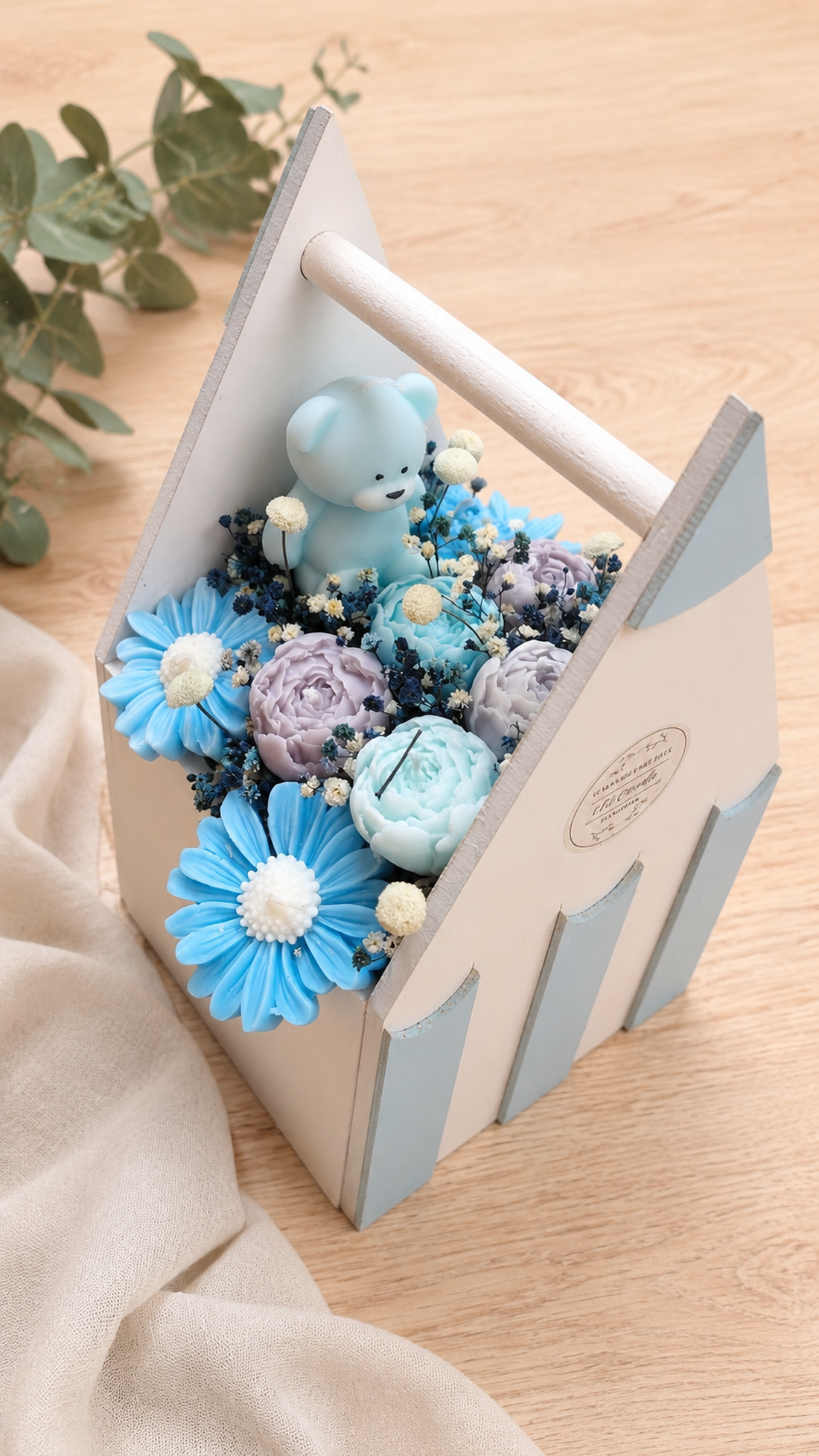 Aranjament floral parfumat din ceara de soia,nuanțe:bleu,gri,albastru,pentru:început de an școlar/educatoare/învățătoare - casă & stil de viață - lumânări, parfumuri, arome - ceară parfumată - Artynos.ro