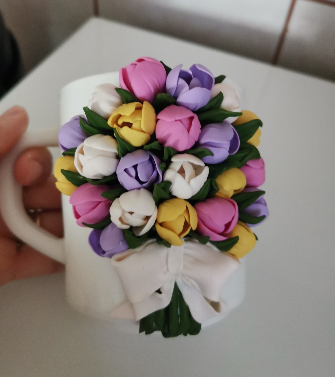 Cana lalele personalizata din fimo - casă & stil de viață - accesorii pentru echipamente de bucătărie - accesorii de servire - căni - Artynos.ro Cana lalele personalizata din fimo - casă & stil de viață - accesorii pentru echipamente de bucătărie - accesorii de servire - căni - Artynos.ro