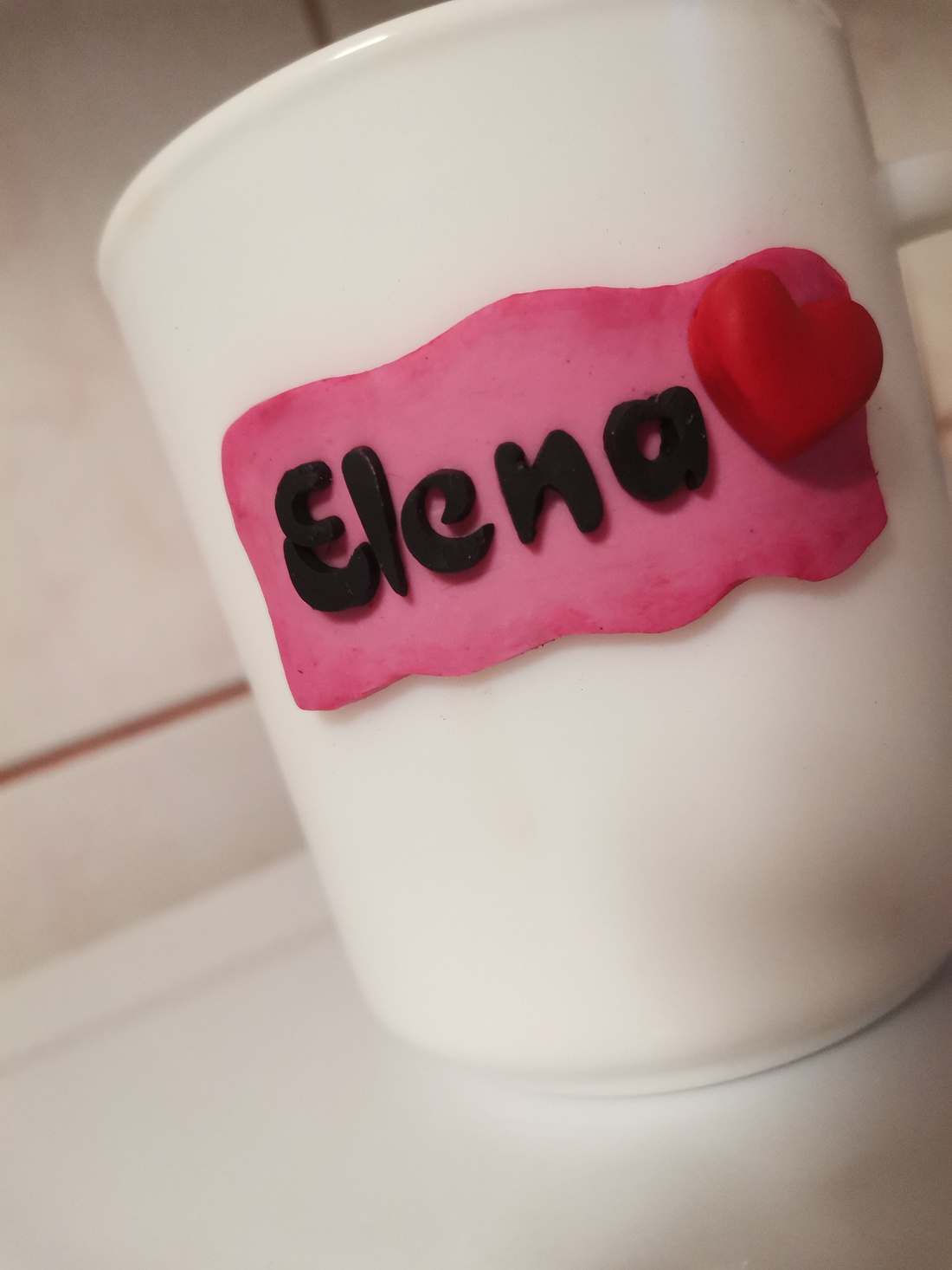 Cana personalizata cu bujori si lalele din fimo - accesorii nuntă - materiale decor pentru nuntă - decorațiuni pentru masa de nuntă - Artynos.ro Cana personalizata cu bujori si lalele din fimo - accesorii nuntă - materiale decor pentru nuntă - decorațiuni pentru masa de nuntă - Artynos.ro