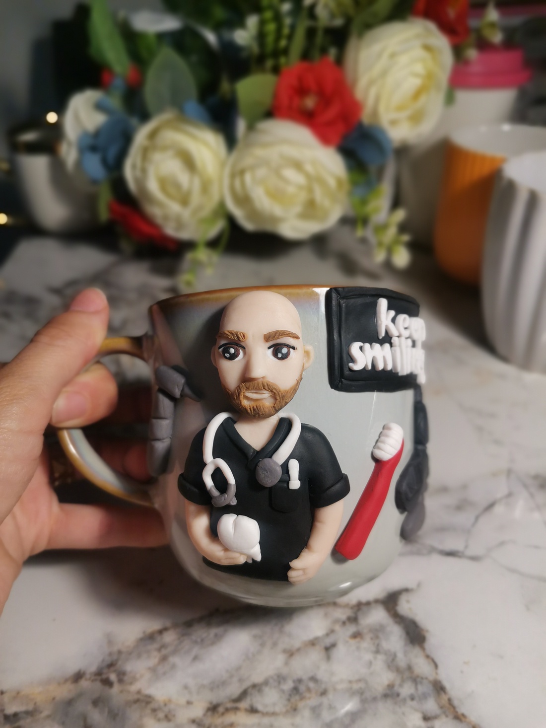 Cană Personalizată cu FIMO Medic Stomatolog - casă & stil de viață - accesorii pentru echipamente de bucătărie - accesorii de servire - căni - Artynos.ro Cană Personalizată cu FIMO Medic Stomatolog - casă & stil de viață - accesorii pentru echipamente de bucătărie - accesorii de servire - căni - Artynos.ro
