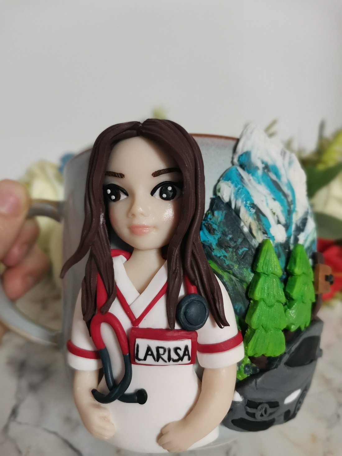 Cana personalizata figurina asistenta - accesorii de crăciun - cadou tematic de moș crăciun, decorațiuni - cadouri de moș crăciun - Artynos.ro Cana personalizata figurina asistenta - accesorii de crăciun - cadou tematic de moș crăciun, decorațiuni - cadouri de moș crăciun - Artynos.ro