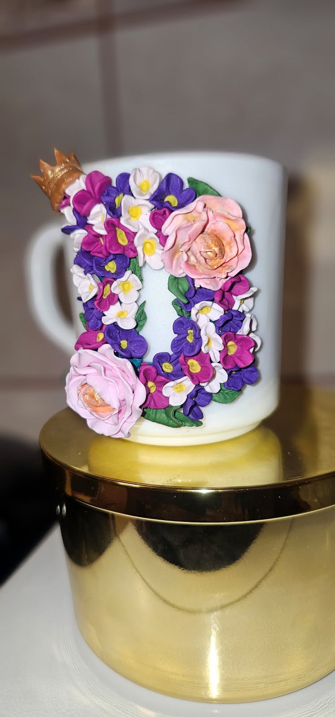 Cana personalizata cu initiala lucrata cu fimo - casă & stil de viață - accesorii pentru echipamente de bucătărie - accesorii de servire - căni - Artynos.ro