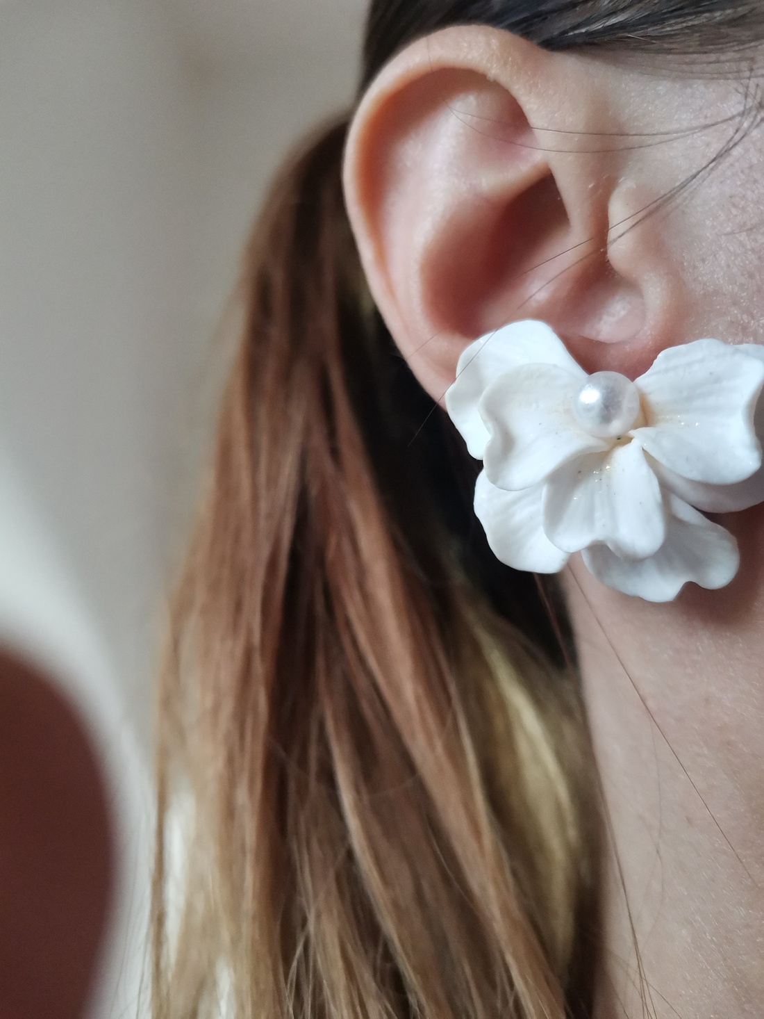 Cercei Semiflor White 2 - accesorii nuntă - bijuterii mireasă - cercei mireasă - Artynos.ro Cercei Semiflor White 2 - accesorii nuntă - bijuterii mireasă - cercei mireasă - Artynos.ro