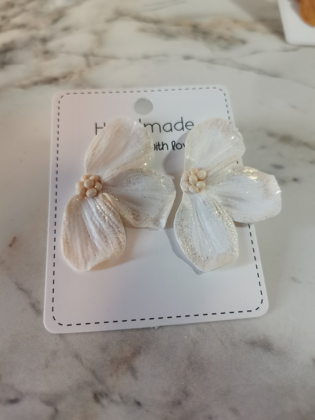 Cercei Semiflor White 3 - accesorii nuntă - bijuterii mireasă - cercei mireasă - Artynos.ro Cercei Semiflor White 3 - accesorii nuntă - bijuterii mireasă - cercei mireasă - Artynos.ro